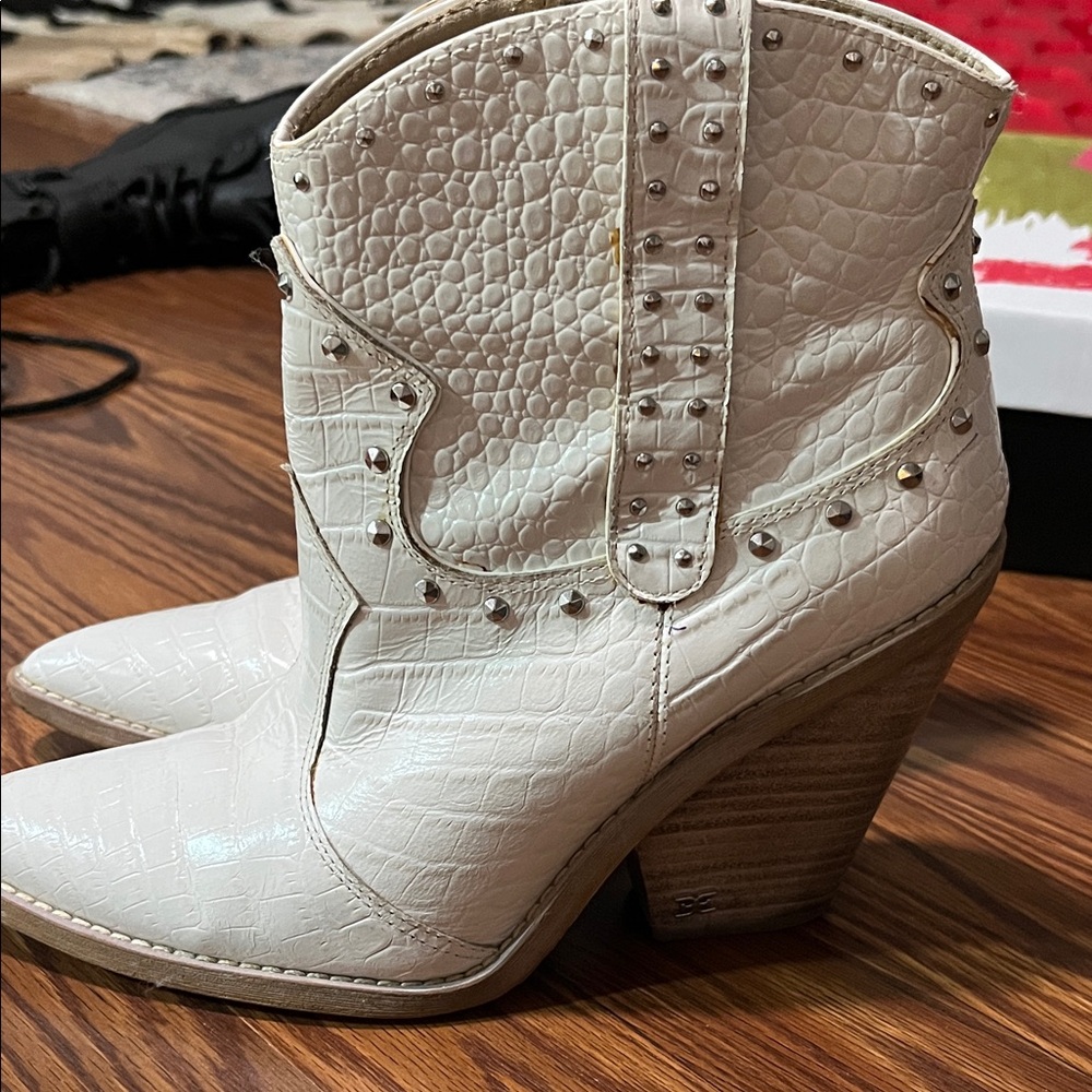 Sam Edelman White Western Ankle Boots 6.5